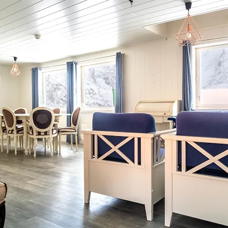 Lofoten Bed & Breakfast Reine - Rooms & Apartments-3
