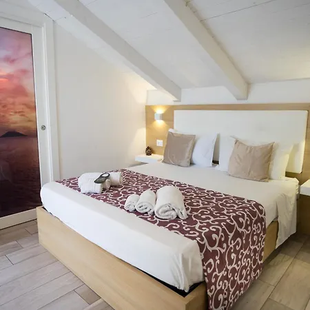 B&B Island Tropea -Sea View Rooms & Suites--2