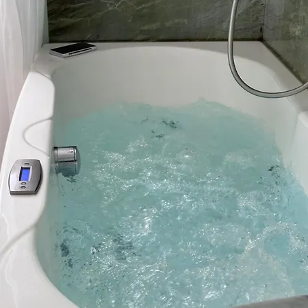 B&B Beauty House - Jacuzzi - Giardino Privato-2
