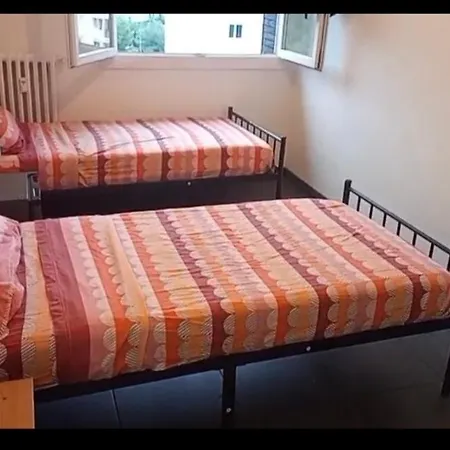 NEW CHEAP PRIVATE ROOM, KITCHEN , OVERWIEUW sea,TRAM on spot, 12 minutes from nice train station with tram , beach in 17 min tram , CHAMBRE PRIVÉE pas cher, cuisine équipée , tram sur place, APERÇU mer, 12 min de la gare de Nice avec le tram, 17 min-2