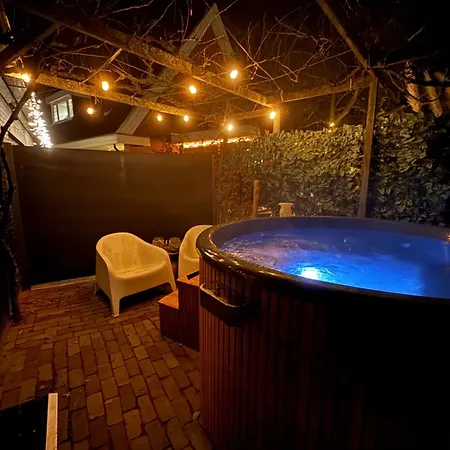 Het Kleine Huisje Met Hottub-3