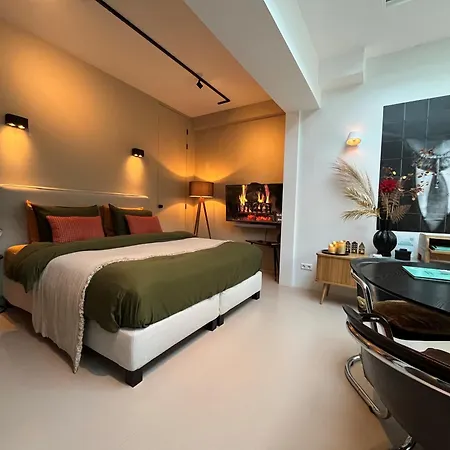 B&B Urban Oasis With Free Parking-2