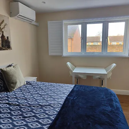 Clifton House O2 & Excel Rooms With Private Bathroom And Breakfast Option-3