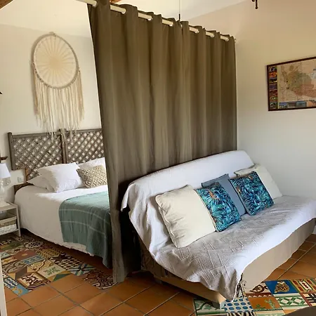 Chambres d'Hôtes et Gîtes Le Mas Mellou-3