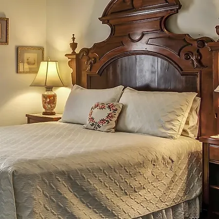 Rose Manor Bed & Breakfast-2