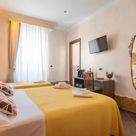 Alis Laura Guest House - 10 Mins To Colosseum, Modern & Near Metro-3