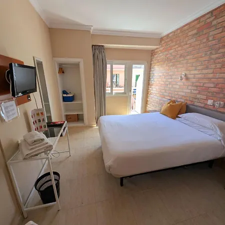 Hostal Mar Del Plata (Adults Only)-3
