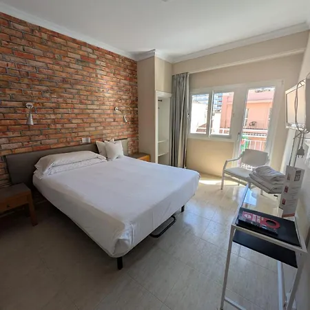 Hostal Mar Del Plata (Adults Only)-3