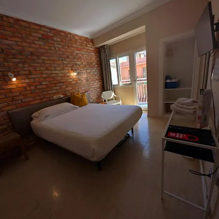 Hostal Mar Del Plata (Adults Only)-2