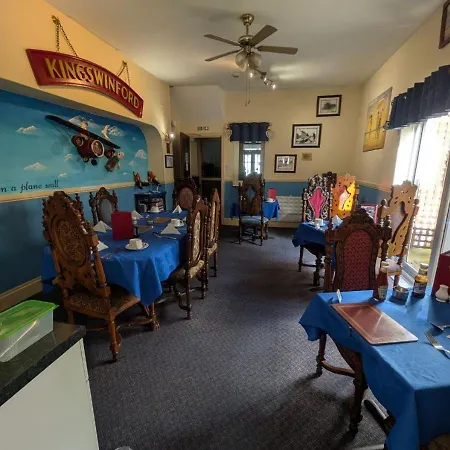 Kingswinford Guest House With Free Parking-2
