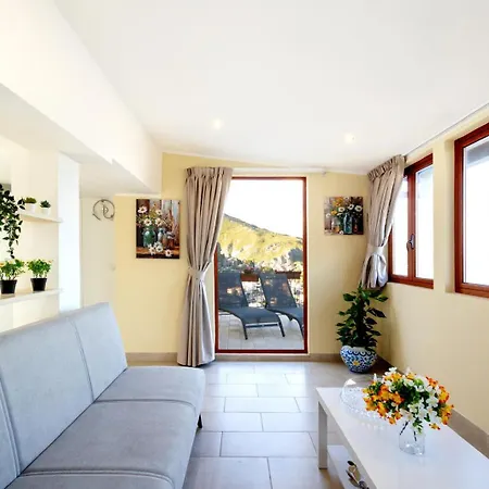 Tauromenion Guest House-2