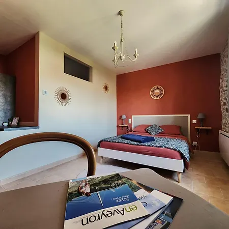 La Source Du Bonheur Chambres et Table d'Hôtes-3