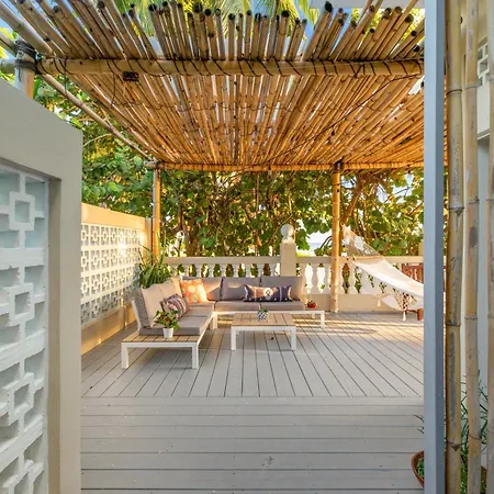 Tres Sirenas Beach Inn-3