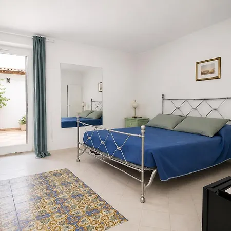 Villacore Capri-2