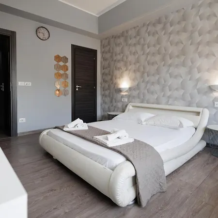 La Palazzata Urban Suites-2