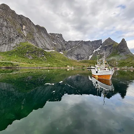 Lofoten Bed & Breakfast Reine - Rooms & Apartments-2