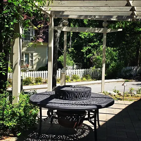 Rock Cottage Gardens B&B-3
