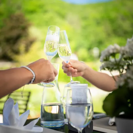 Nuhr Medical - Hotel&Restaurant - Bei einem Aufenthalt von mindestens 3 Nächten zwischen dem 22 Juni und 30 August genießen Sie 3 Gänge Abendmenüs kostenlos-2