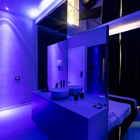 Maximum Suite & Spa-2