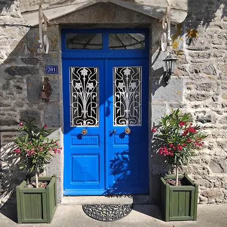 'Les Portes Bleues' Chambres D'Hotes-2