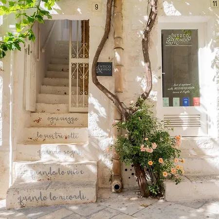 Antico Mondo Rooms & Suites-3