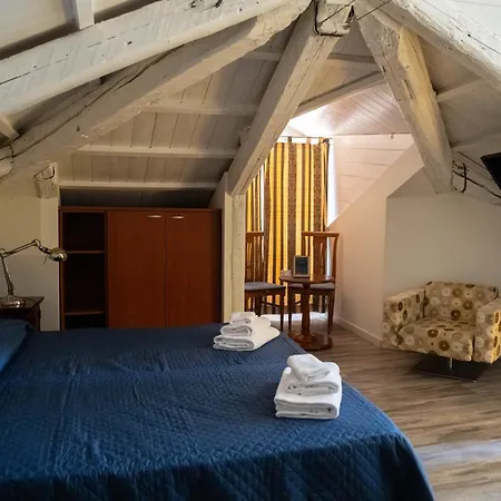 V Nice Rooms-3