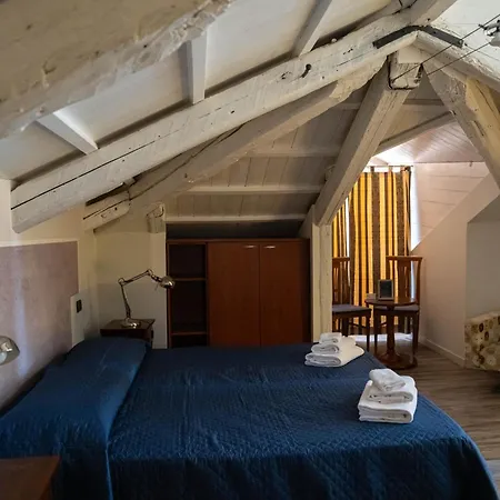 V Nice Rooms-3