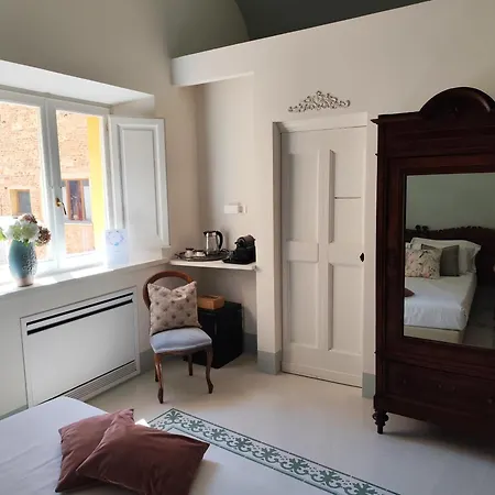 Dimora Dell'Erbe Rooms-3