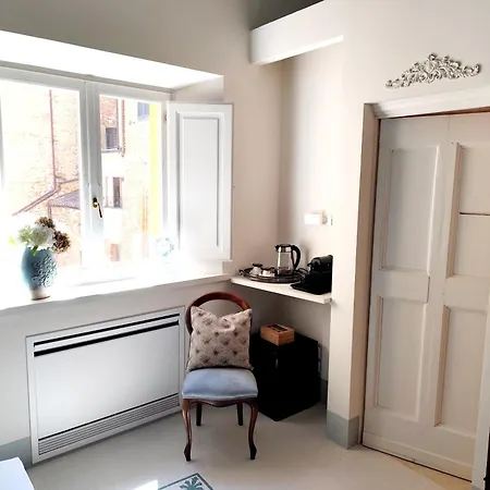 Dimora Dell'Erbe Rooms-3