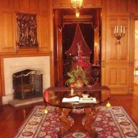 Alexander Mansion Bed And Breakfast-2