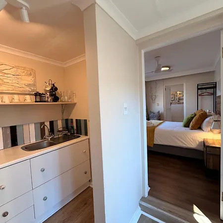 Dolphin Circle Bed And Breakfast-3