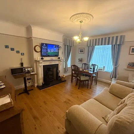 Holly Trees Guest Accommodation-3