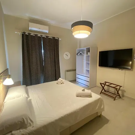 Casa CONTESSE MESSINA ideale per famiglie e gruppi, vicino lo Stadio-3
