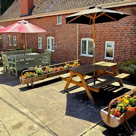 The Boughton Peterchurch - Pub Grub & Bed-3