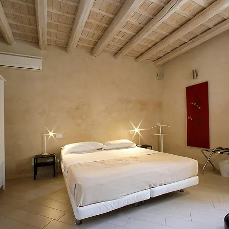 Secret B&B-2