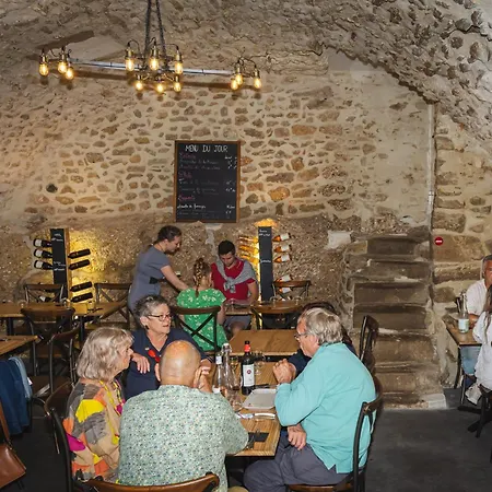 Au Chateau De Villelongue B&B-3