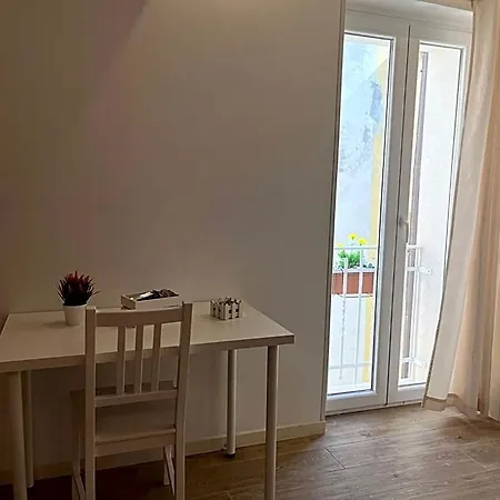 Aura B&B-3