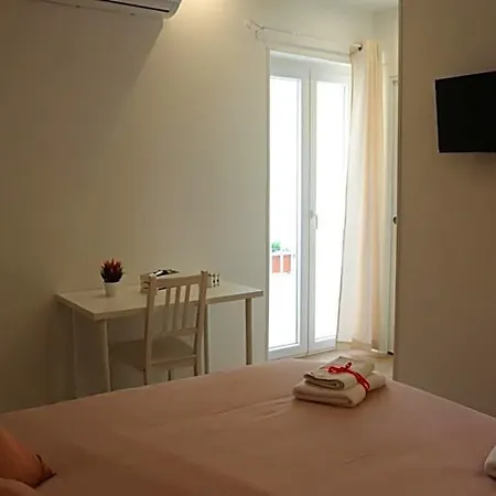 Aura B&B-2