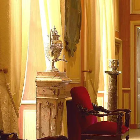 Chateau La Tour Carnet-2