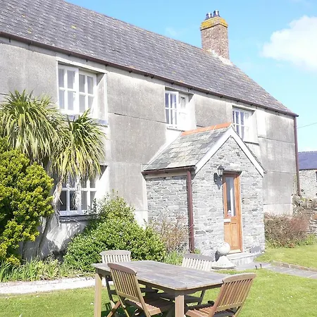 Lellizzick Farmhouse-2