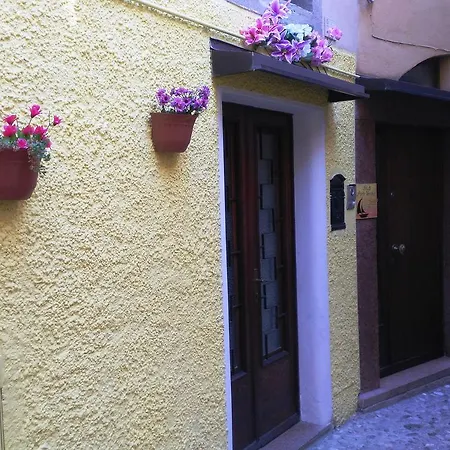 Camere Porto Vecchio Con Parcheggio A Pochi Passi Dal Castello-3