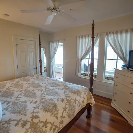 Night Swan Intracoastal Bed & Breakfast-2