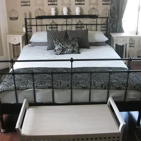 Le Petit Cochon Chambre D' Hotes-2