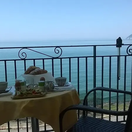 B&B Fronte Del Mare-3