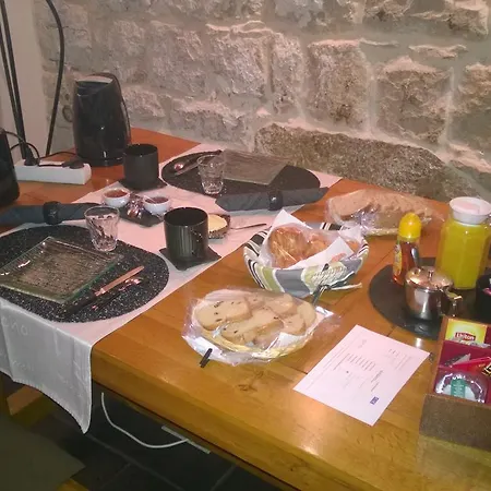 Chambres D'Hotes La Maison Des Chiens Verts-3