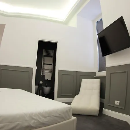 We Love Roma Guest House-3