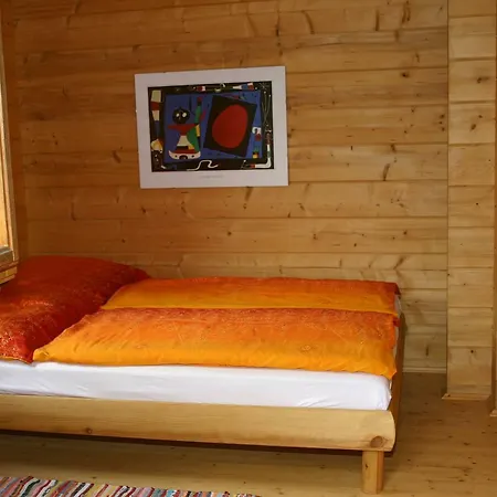 Gästezimmer im Holzhaus im Grünem-2