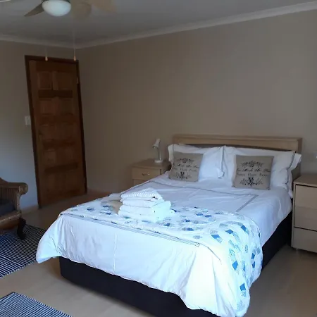 Strathavon Bed And Breakfast-3