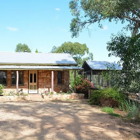 Trestrail Cottage Accommodation-3