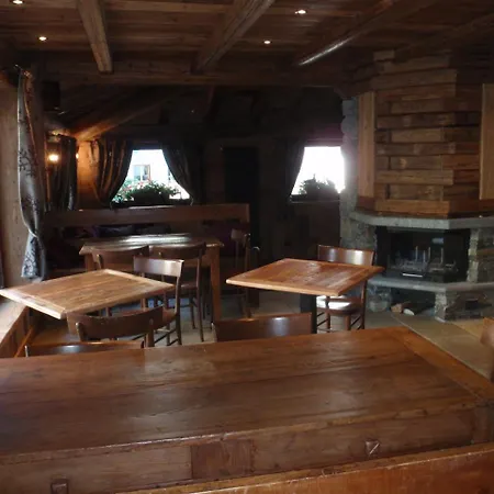 Les Trompeurs Chez Odette-2